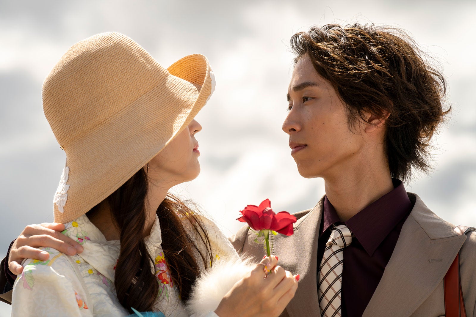 小沢真珠、田中樹「単身花日」第3話より（C）テレビ朝日