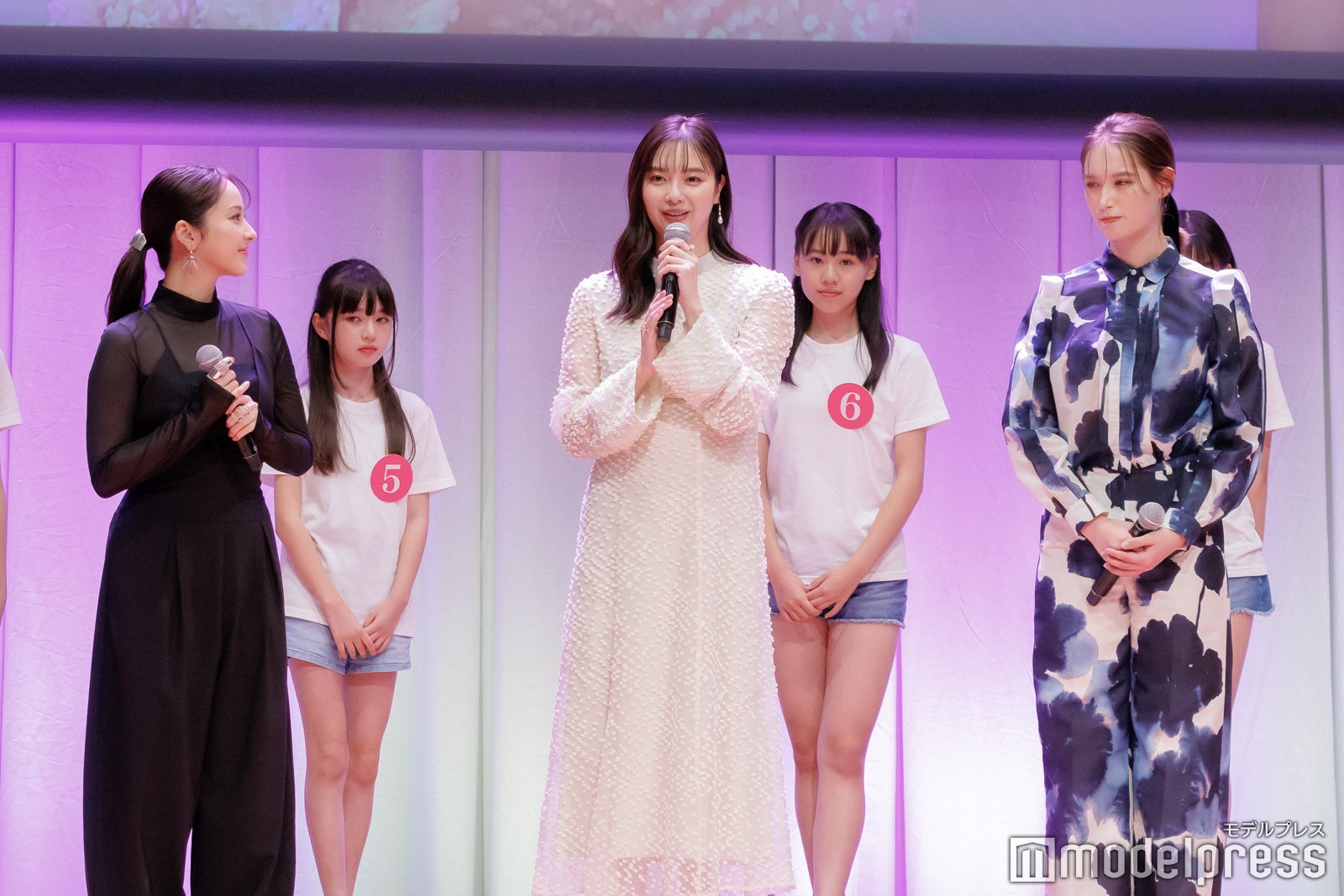 平祐奈、新川優愛、トラウデン直美（C）モデルプレス