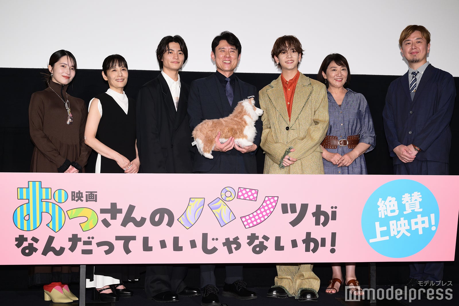 （左から）大原梓、富田靖子、城桧吏、原田泰造、中島颯太、松下由樹、二宮崇監督（C）モデルプレス