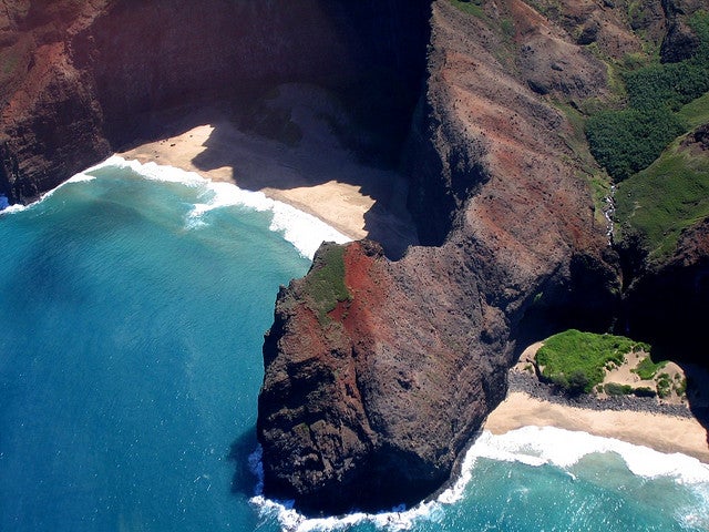 コバルトブルーの海が美しい海岸線／photo by justin.donnelly