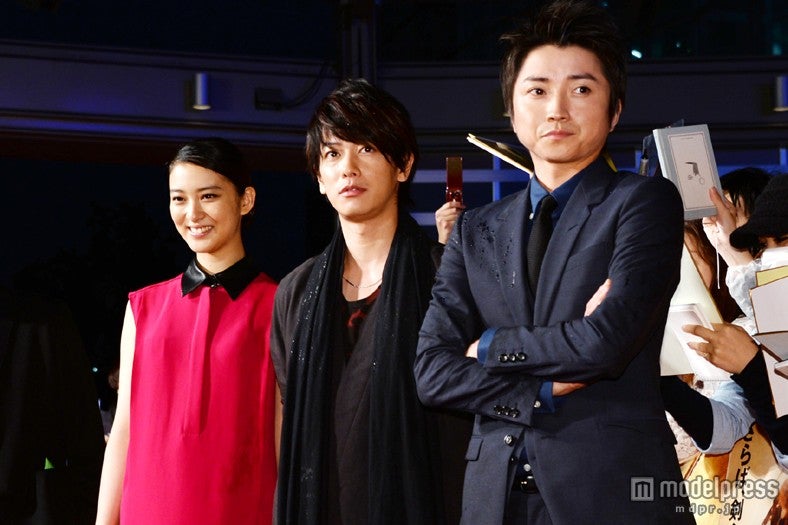 （左から）武井咲、佐藤健、藤原竜也