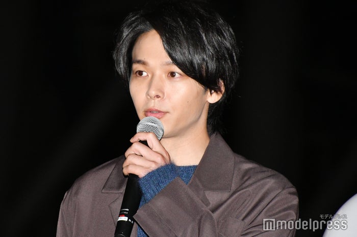 中村倫也 恋あた スーツ姿でのお茶目ショットに ギャップがすごい 可愛い の声 モデルプレス 中村倫也 恋あた スーツ姿でのお茶目ショットに ギャップがすごい 可愛い の声 モデルプレス