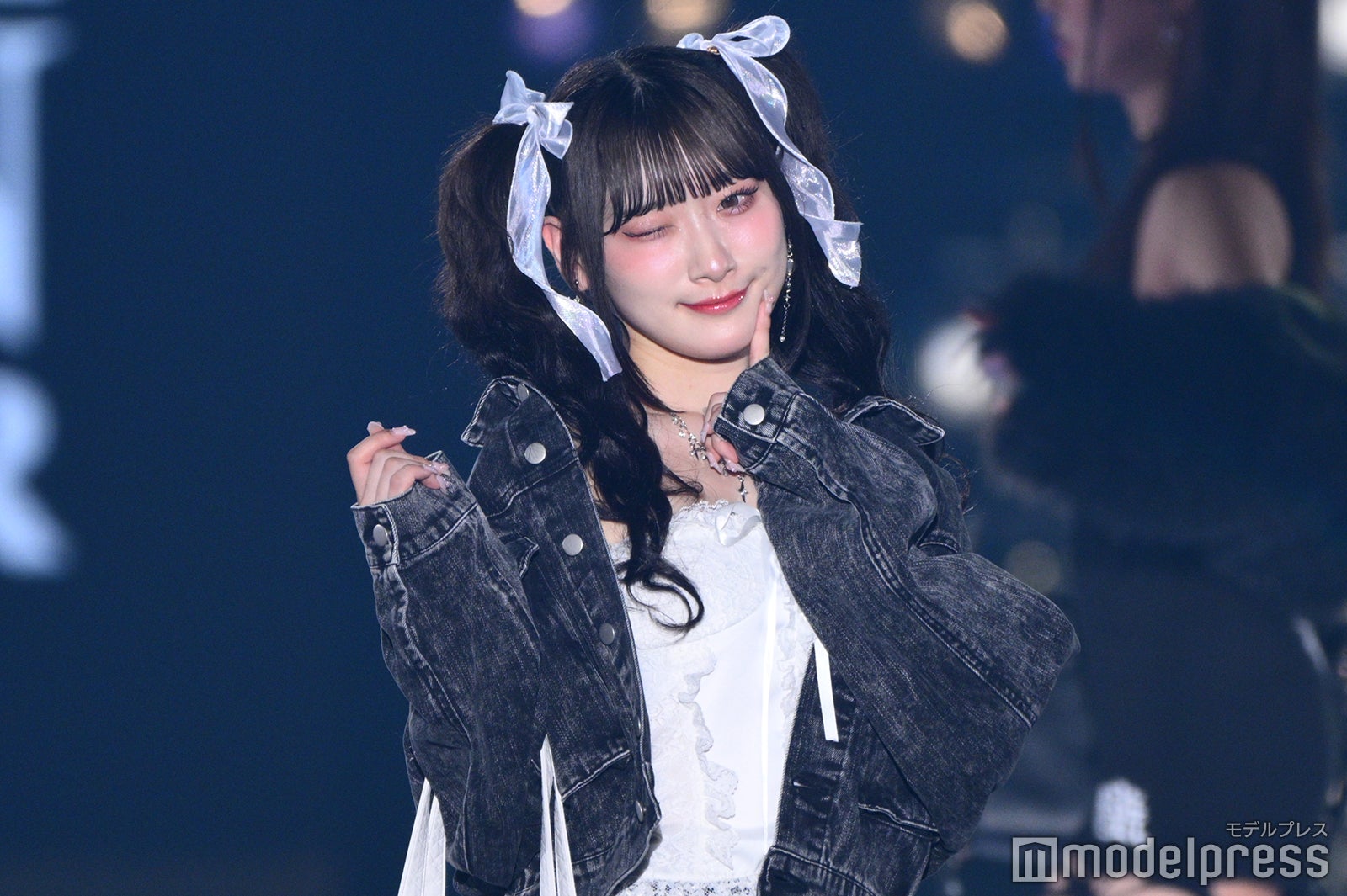 ＝LOVE 齋藤樹愛羅 LOVE齋藤樹愛羅、デニム×ツインテで小悪魔ムード “超ミニ”コーデ