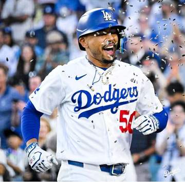 ドジャース ベッツが19試合ぶりの14号先制ソロ！ベンチで思わず笑みこぼす 今季不振のスタープレーヤー 6番降格で奮起の一撃