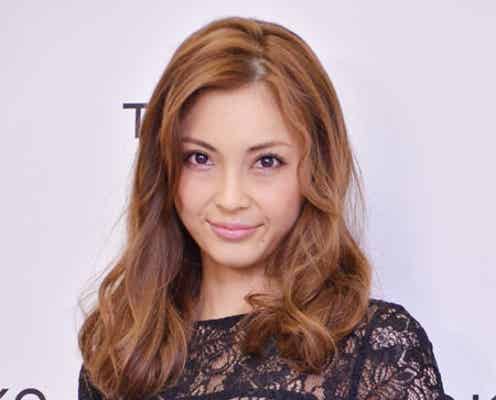 押切もえ、輝く美脚披露!透けレースで大人セクシー