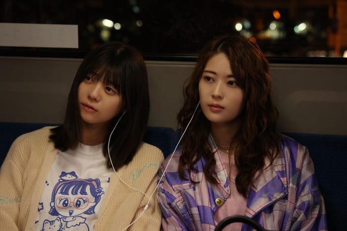 冨里奈央、岩本蓮加「ふたりエスケープ」第4話(C)田口囁一・一迅社/「ふたりエスケープ」製作委員会