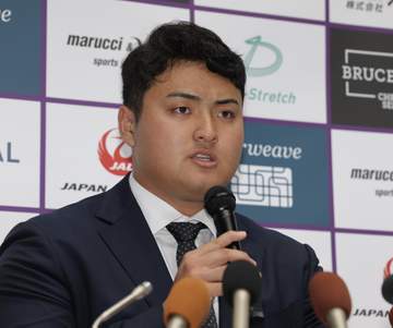佐々木麟太郎がマーリンズ入り表明「この道が失敗だったとしても後悔だけはしたくない」「新たな道の開拓が佐々木麟太郎の使命、宿命」故郷岩手で会見 ドラ1指名のソフトバンク、DeNAにも感謝