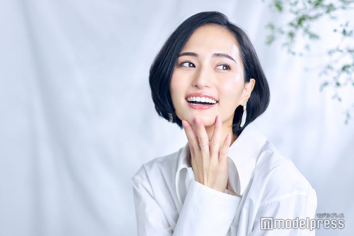 山賀琴子(C)モデルプレス