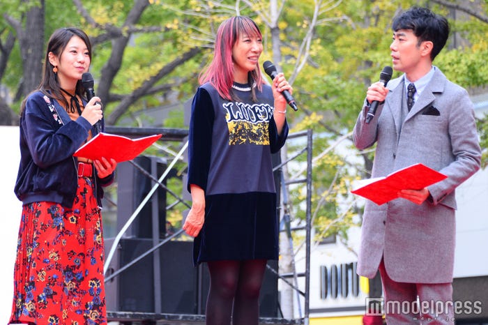 (左から)福本愛菜、蜷川実花、藤井隆(C)モデルプレス