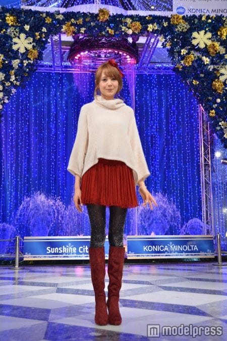 キュートなミニスカ姿で登場したトリンドル玲奈