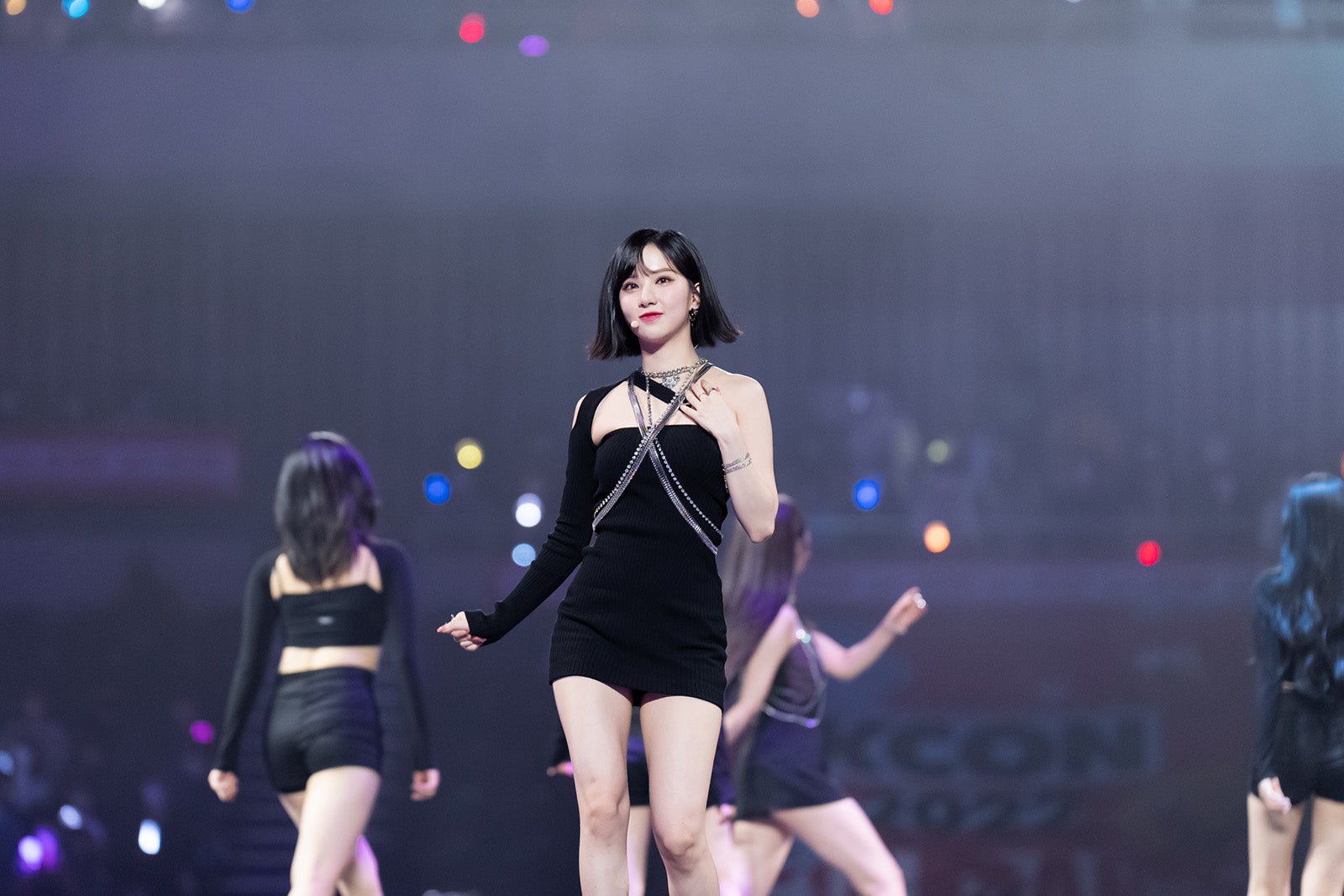 ウナ／VIVIZ（C）CJ ENM Co., Ltd, All Rights Reserved