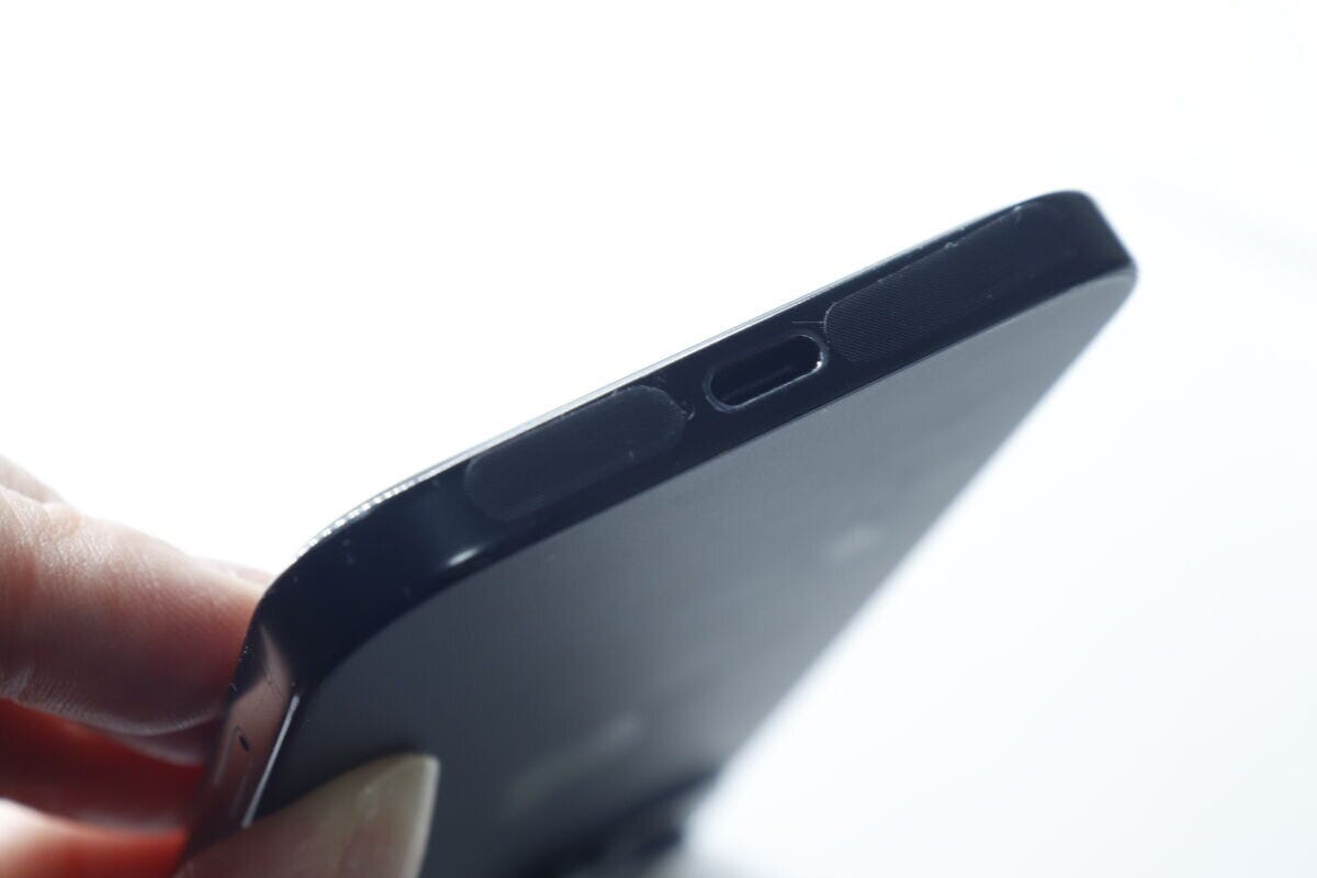 ダイソーのスマホスピーカー用防塵メッシュの使用例