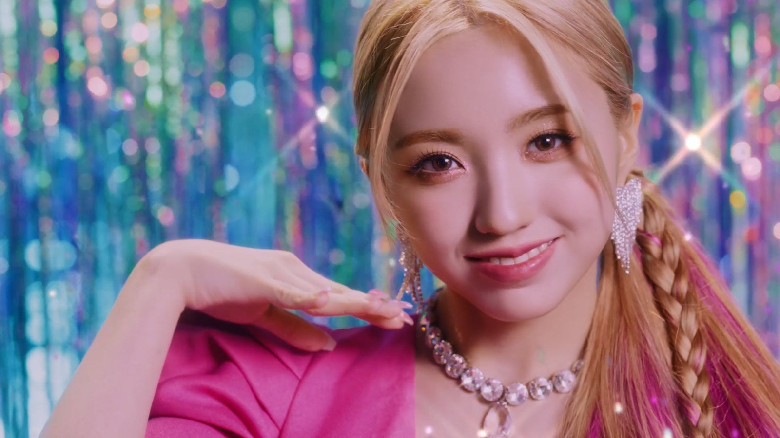 イェソ／新Web-CM「Catch Your Beauty！」篇より（提供写真）