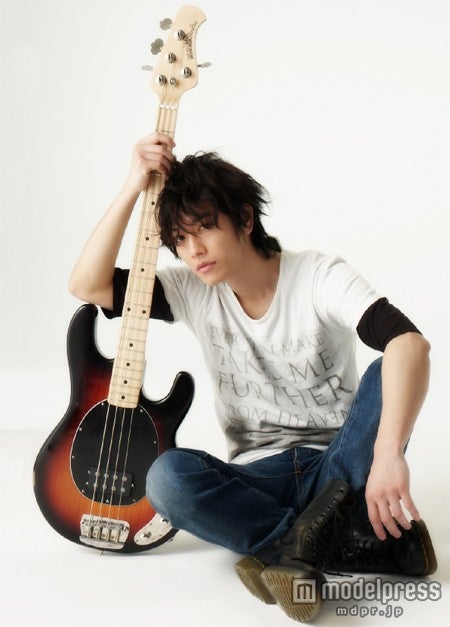 25歳の天才サウンドクリエイター・小笠原秋を演じる佐藤健