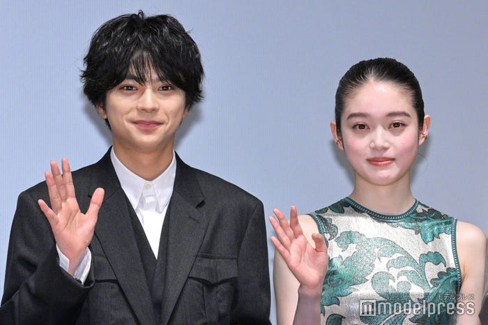 佐藤勝利、高石あかり(C)モデルプレス