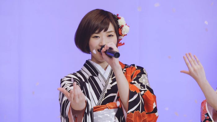 AKB48「逆さ坂」MVより(C)AKS