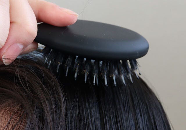 ヘアブラシ(豚毛付) 使用例 ヘアブラシ(豚毛付) 使用例