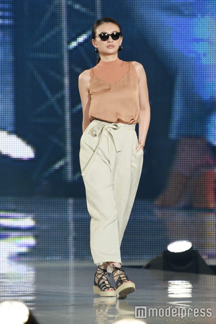 舞川あいく×「LAGUNAMOON」(C)モデルプレス