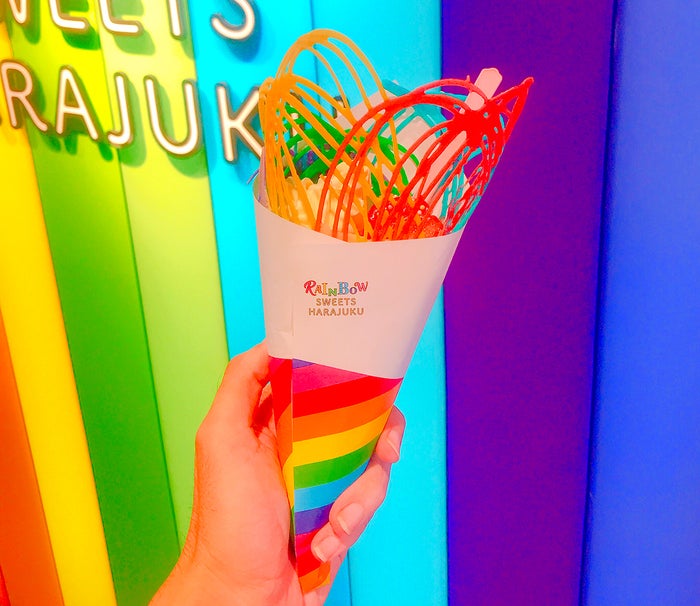 レインボークレープ800円／画像提供：Sugar Factory