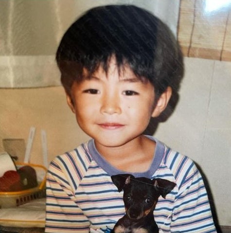 GENERATIONS佐野玲於、幼少期＆寝顔ショットにファン歓喜「可愛すぎ」