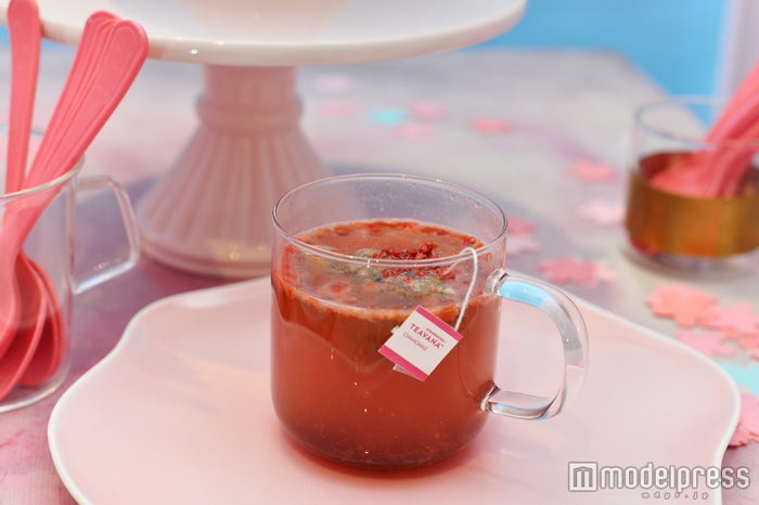 スタバ さくらドリンクが 最強ビジュアル 華やかピンク もちもちソースで春気分 試飲レポ モデルプレス