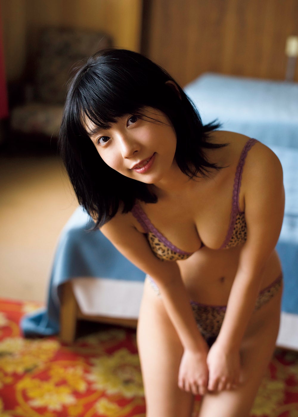 水湊みお、ヒョウ柄ランジェリーで大人の色気