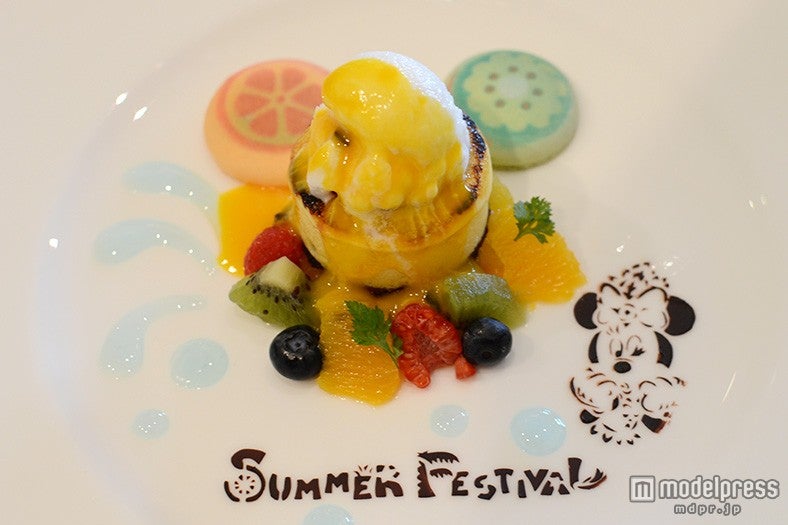 ミッキーシェイプの盛り付けにイベントロゴ入り