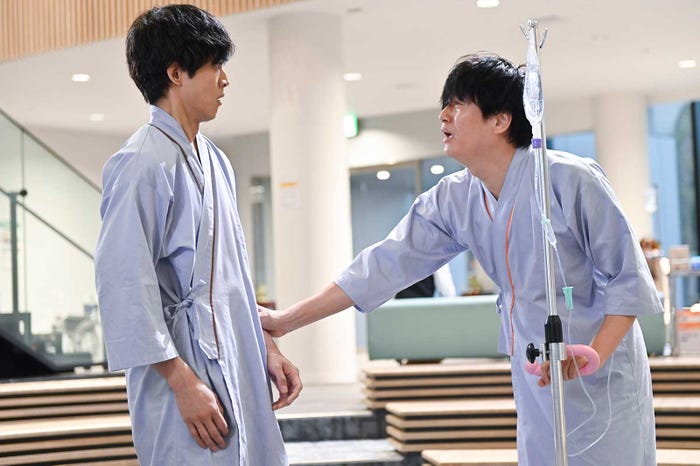 松坂桃李、井浦新 (C)テレビ朝日