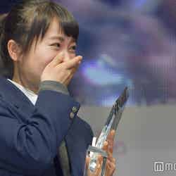 “日本一かわいい女子高生”に輝き、舞台上で涙を流すめいめい（C）モデルプレス