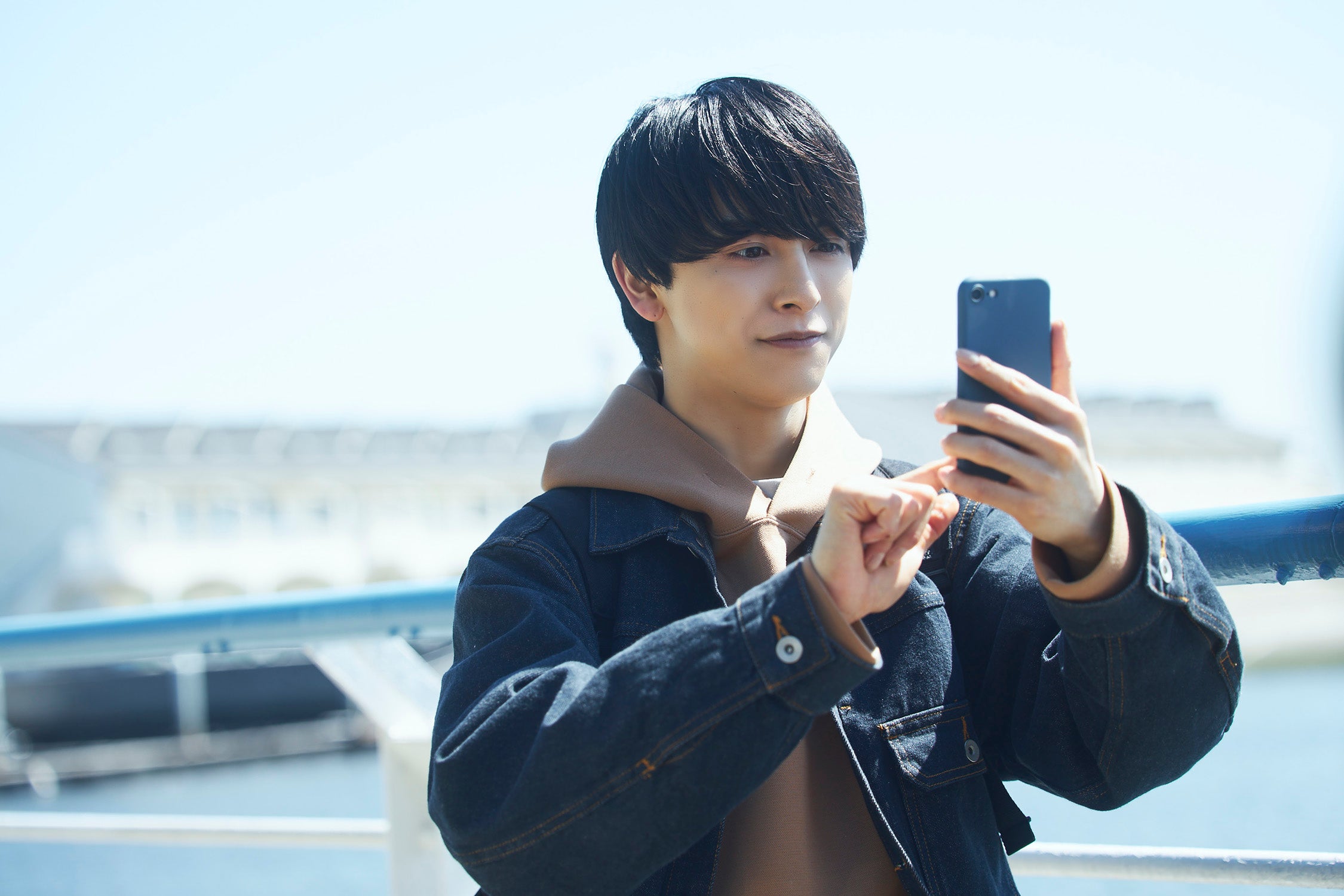 「２５時、赤坂で」第2話より（C）「２５時、赤坂で」製作委員会