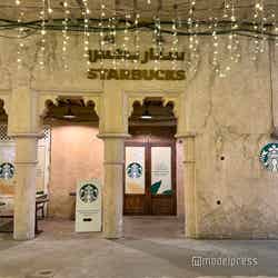 土壁のスターバックス(C)モデルプレス