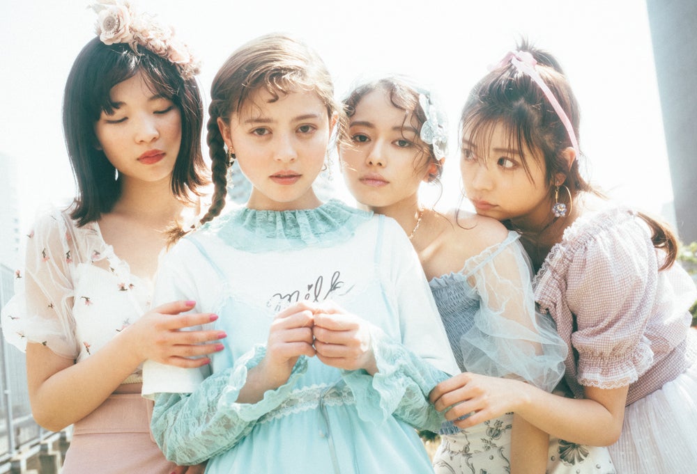 田中芽衣、加藤ナナ、山本舞香、斎藤みらい（写真提供：徳間書店）