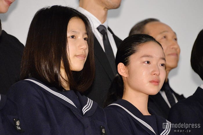 (左から)石井杏奈、藤野涼子