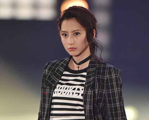 河北麻友子、お腹チラ見せ抜群のスレンダーボディーで魅了<GirlsAward 2015 S/S>
