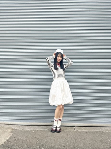 日向坂46上村ひなの、美脚際立つマリンルック披露「可愛すぎ