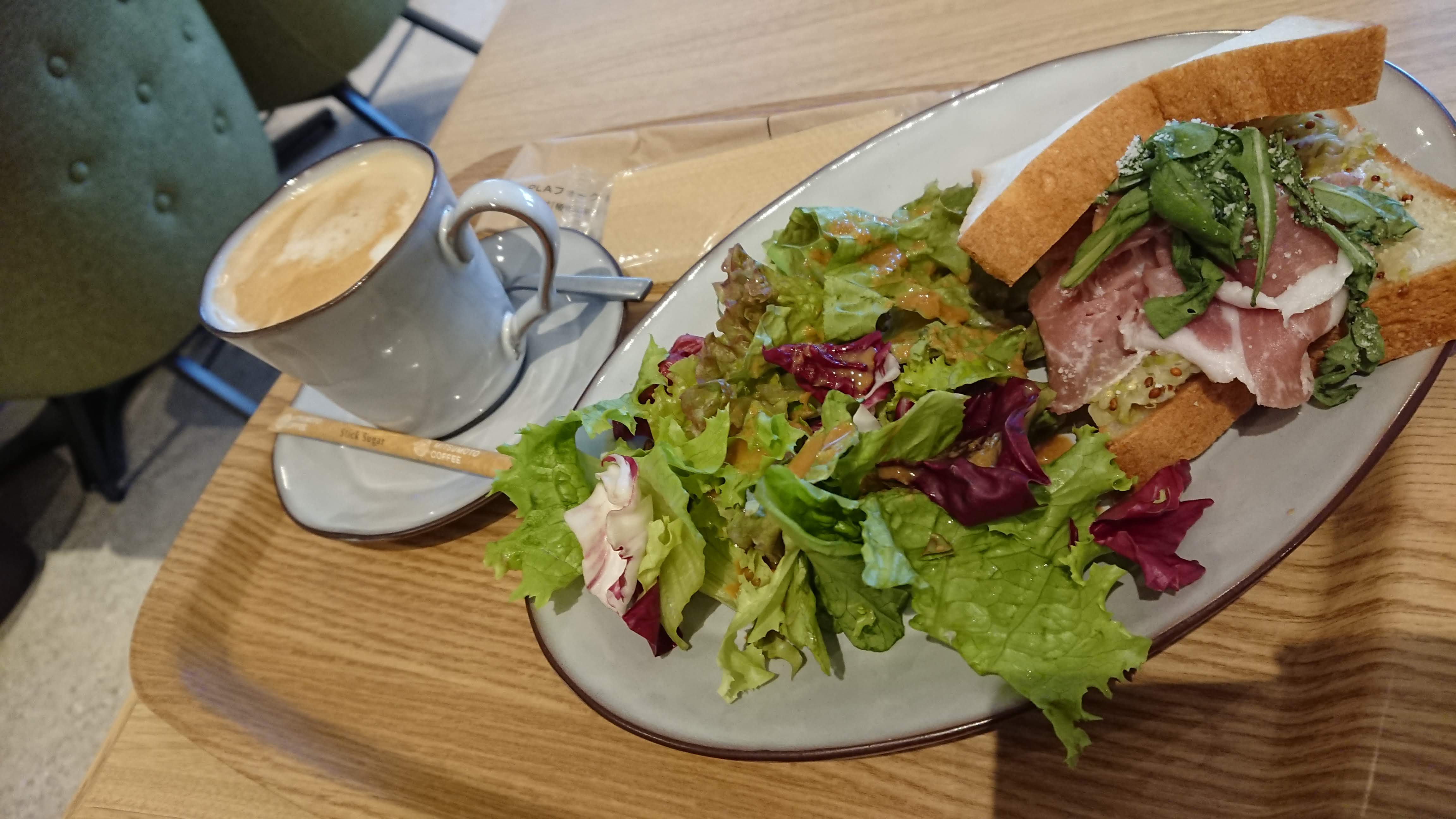 生ハムとルッコラサンド