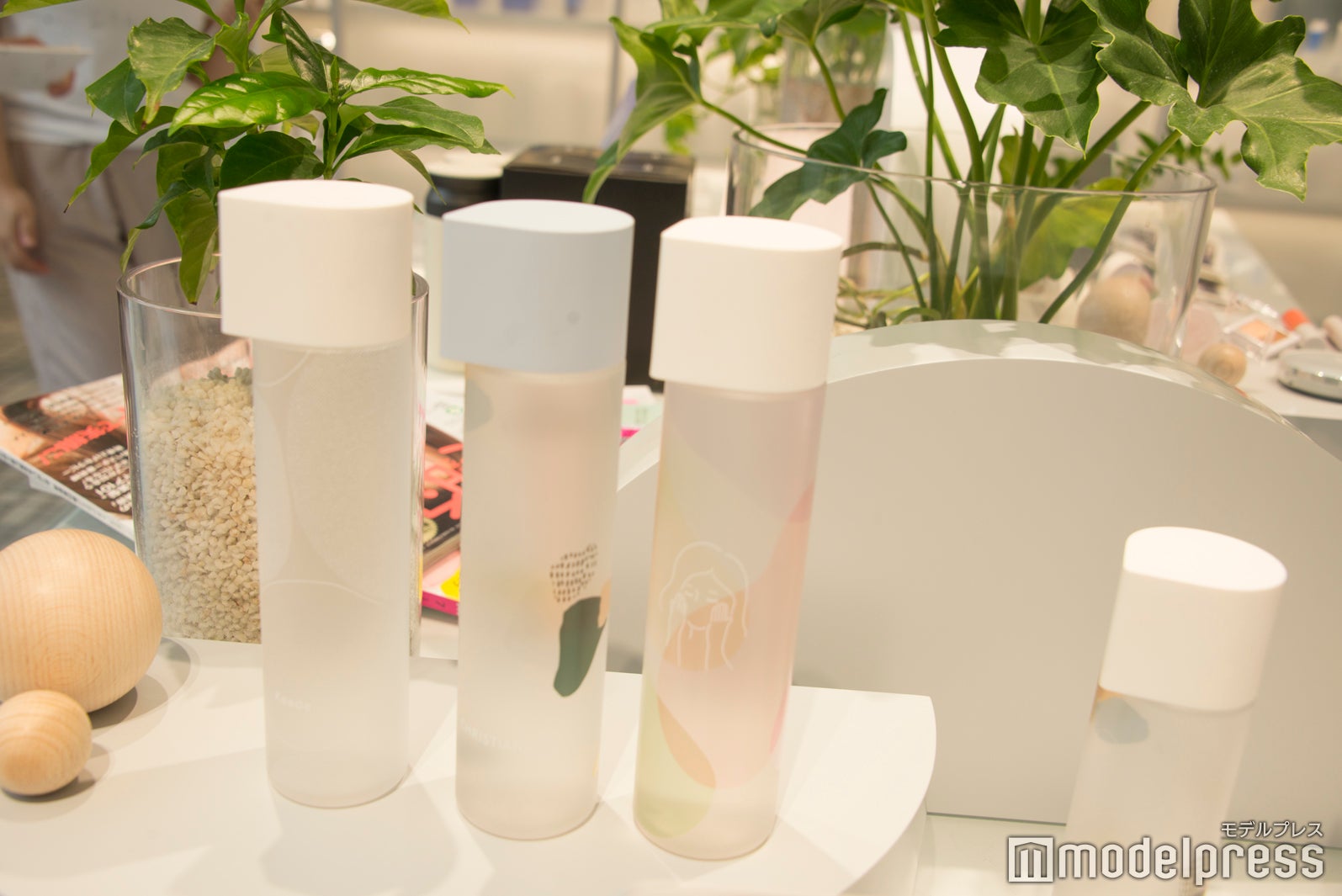 好きなデザインと名前を印字したデザインボトルはギフトにも（C）モデルプレス