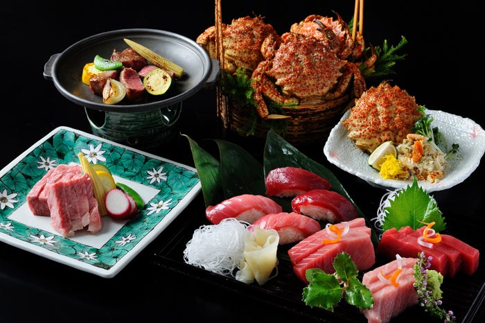 2019年春特別会席 大間の鮪と花見蟹／画像提供：星野リゾート