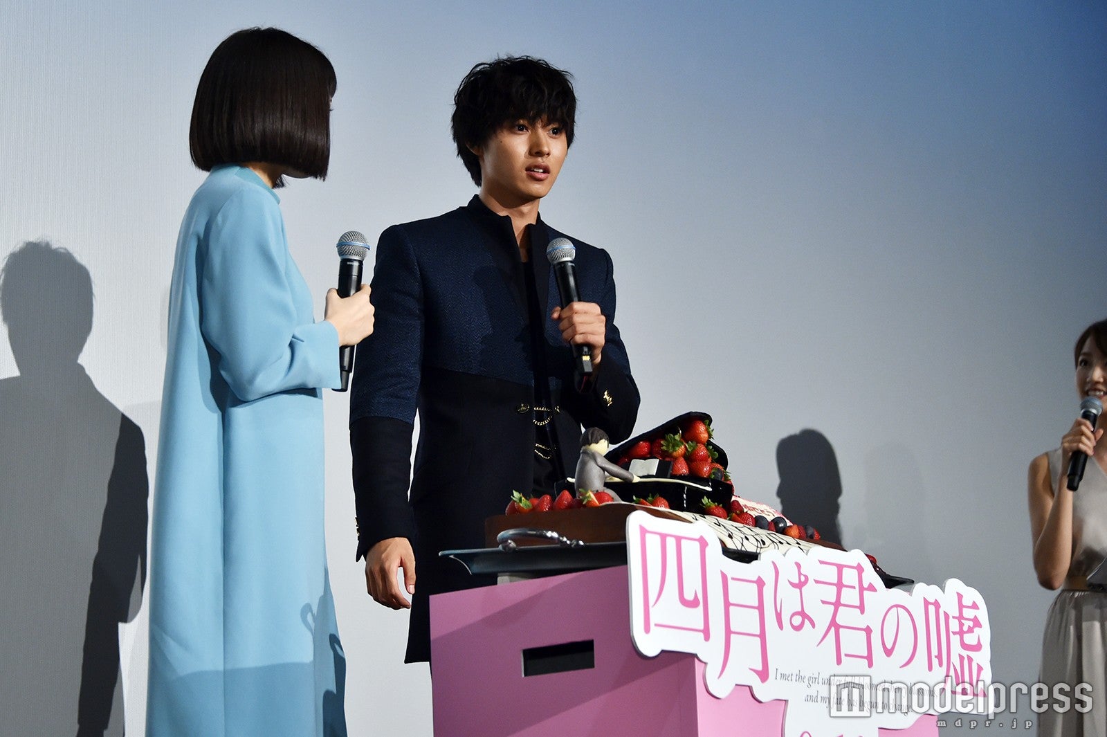 驚きのあまりぼう然とする山崎賢人（C）モデルプレス