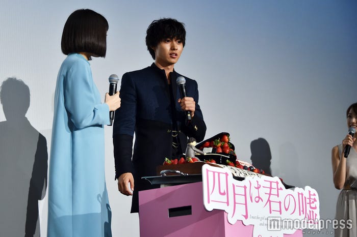 驚きのあまりぼう然とする山崎賢人(C)モデルプレス