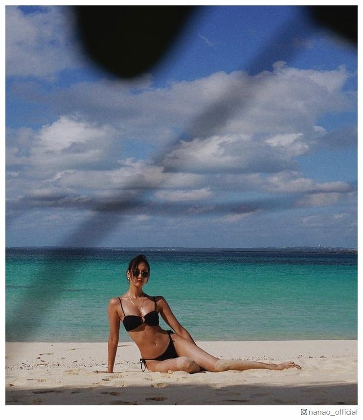 菜々緒、“まるで人魚”貫禄のビキニショット 割れた美腹筋にも釘付け