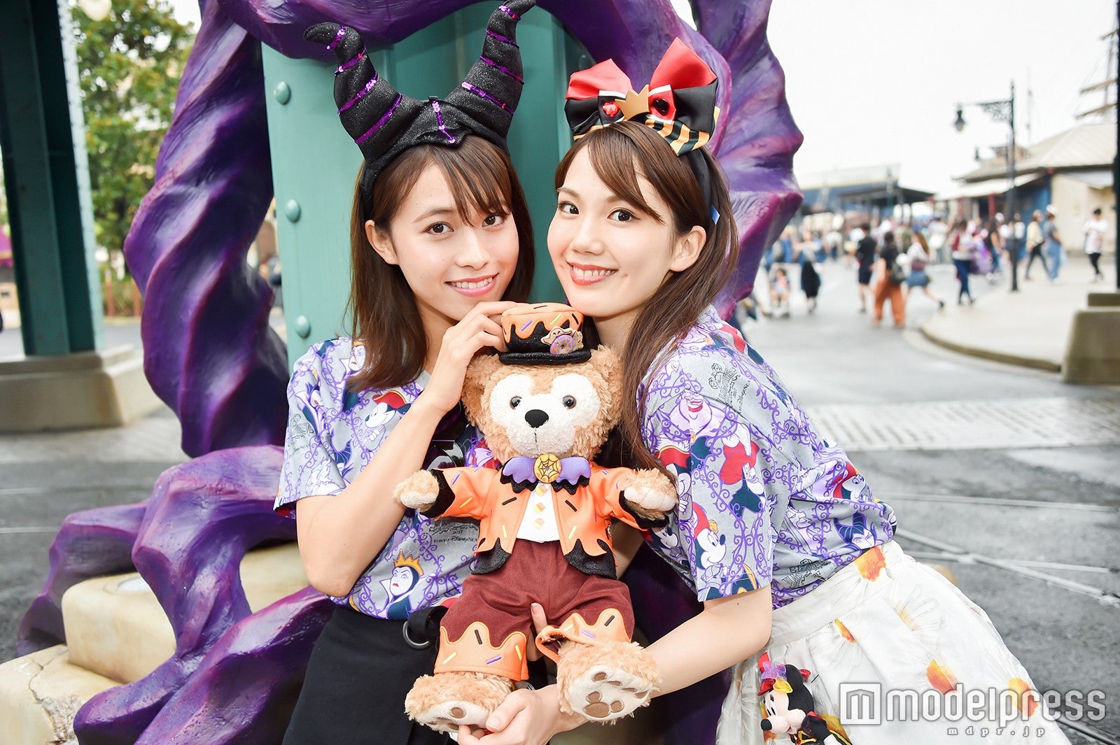 モデル：（左から）山本沙樹、松田佳奈子（C）モデルプレス（C）Disney