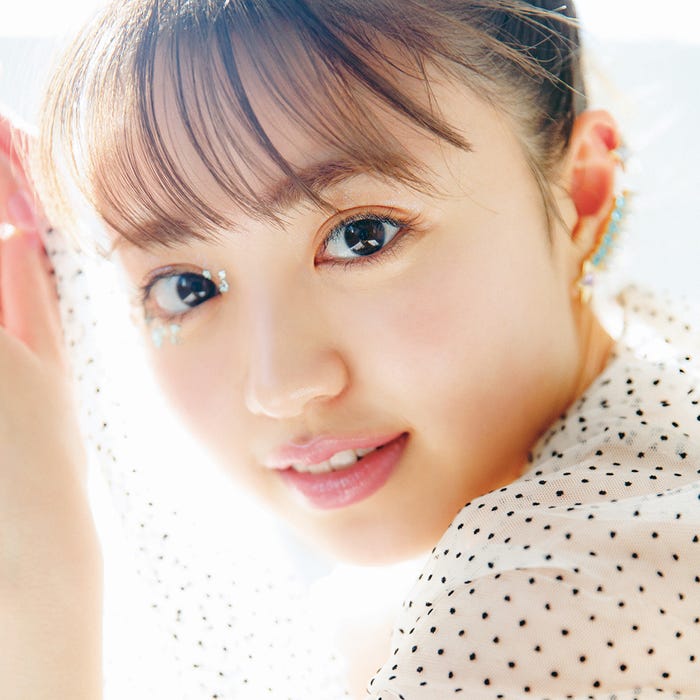 香音『香音オフィシャルカレンダー2021.4―2022.3』より(C)SDP