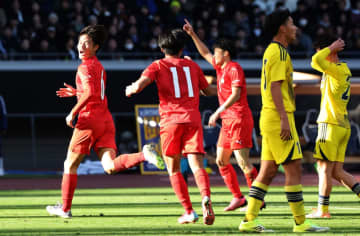 初Vの神村学園・有村監督「恩師である松沢先生、来てるかな」 国立の青空を見上げる 母校の名将に鹿児島県勢21大会ぶりの優勝捧げる