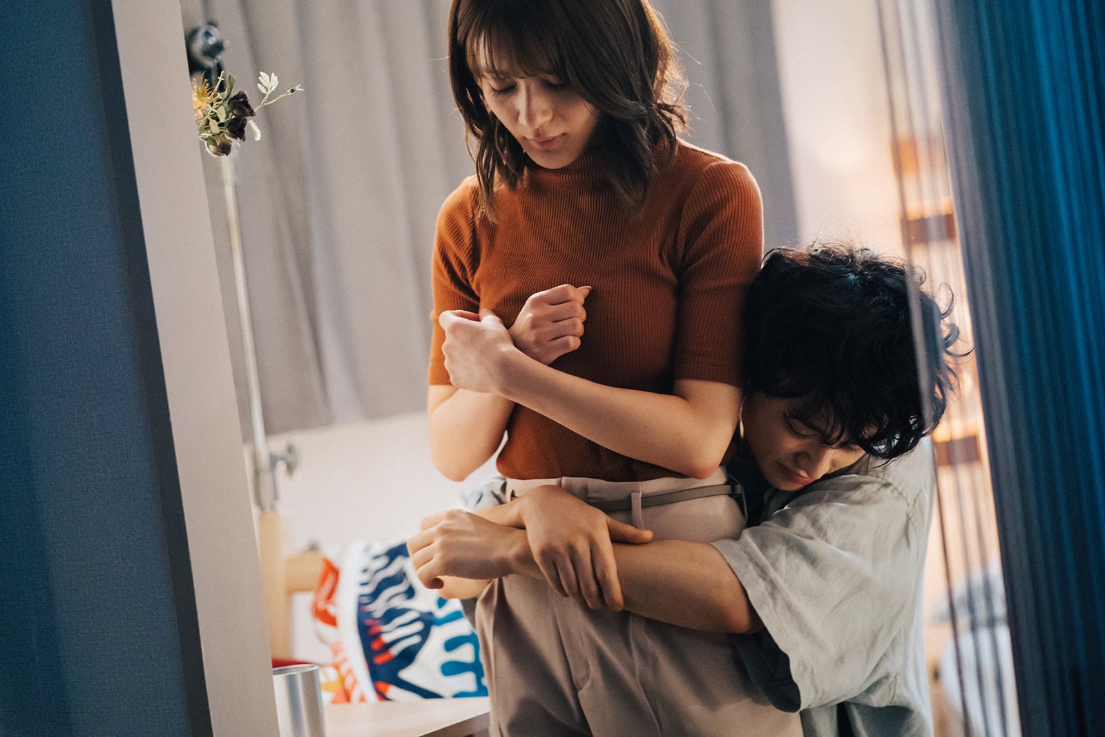 織田奈那、川合ルイ「恋愛ドラマな恋がしたい～Kissing the tears away～」第1話（C）AbemaTV, Inc.