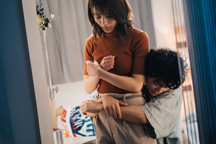 織田奈那、川合ルイ「恋愛ドラマな恋がしたい~Kissing the tears away~」第1話(C)AbemaTV, Inc.