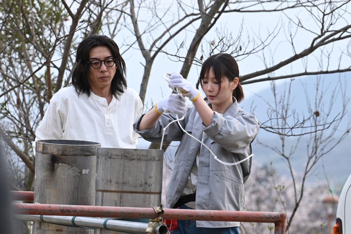 高橋一生、本田翼「6秒間の軌跡~花火師・望月星太郎の2番目の憂鬱」最終話より(C)テレビ朝日