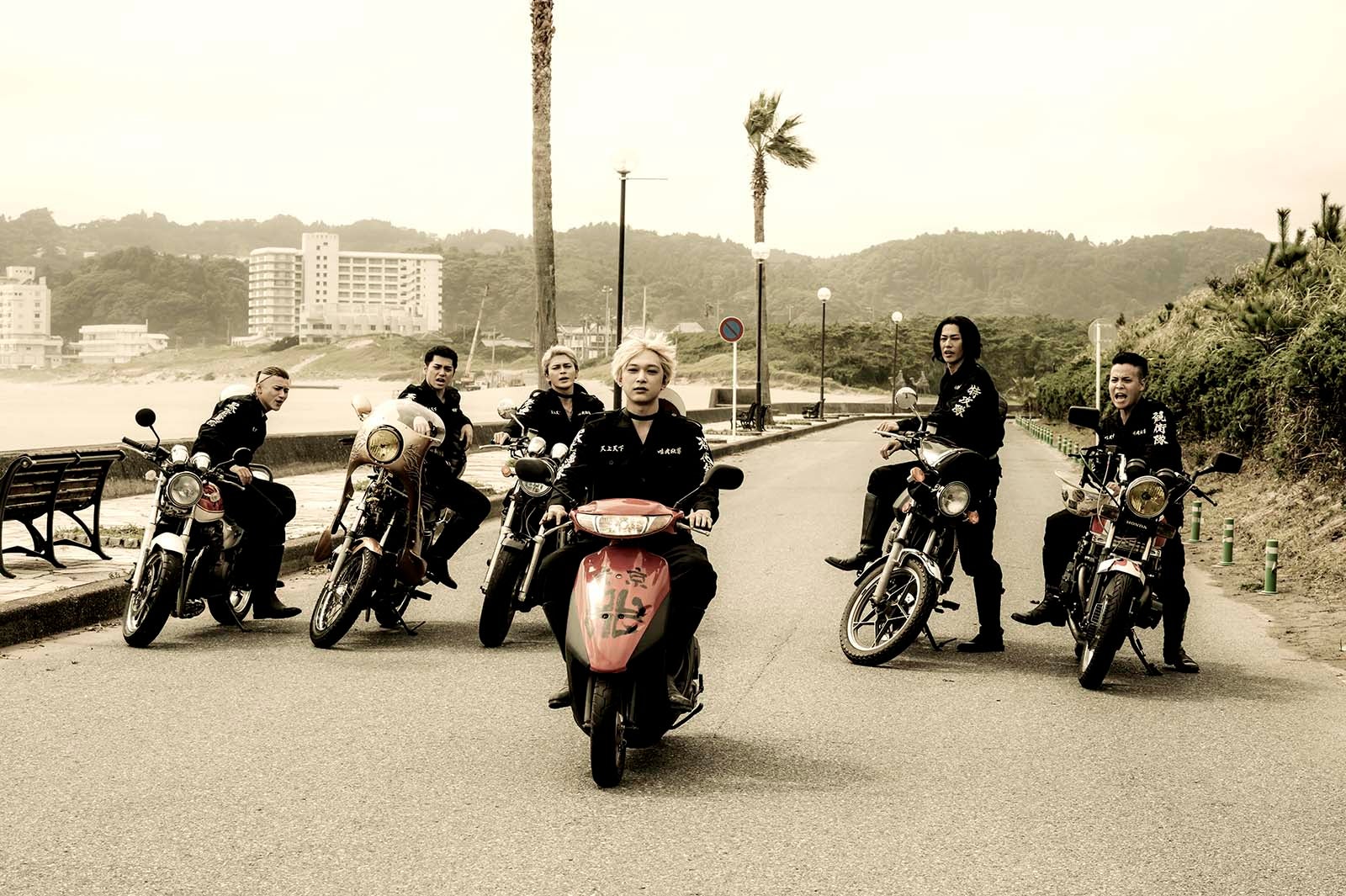 （左から）山田裕貴、村上虹郎、眞栄田郷敦、吉沢亮、永山絢斗、堀家一希（C）和久井健／講談社 （C）2023映画「東京リベンジャーズ2 血のハロウィン編」製作委員会