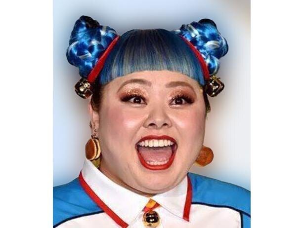 渡辺直美 全身フェンディ でキメたコーデを披露し ゴージャス ヘアもドレスも素敵 の声 モデルプレス