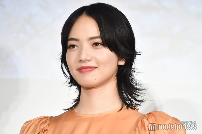 ミディアムヘアの小松菜奈(C)モデルプレス